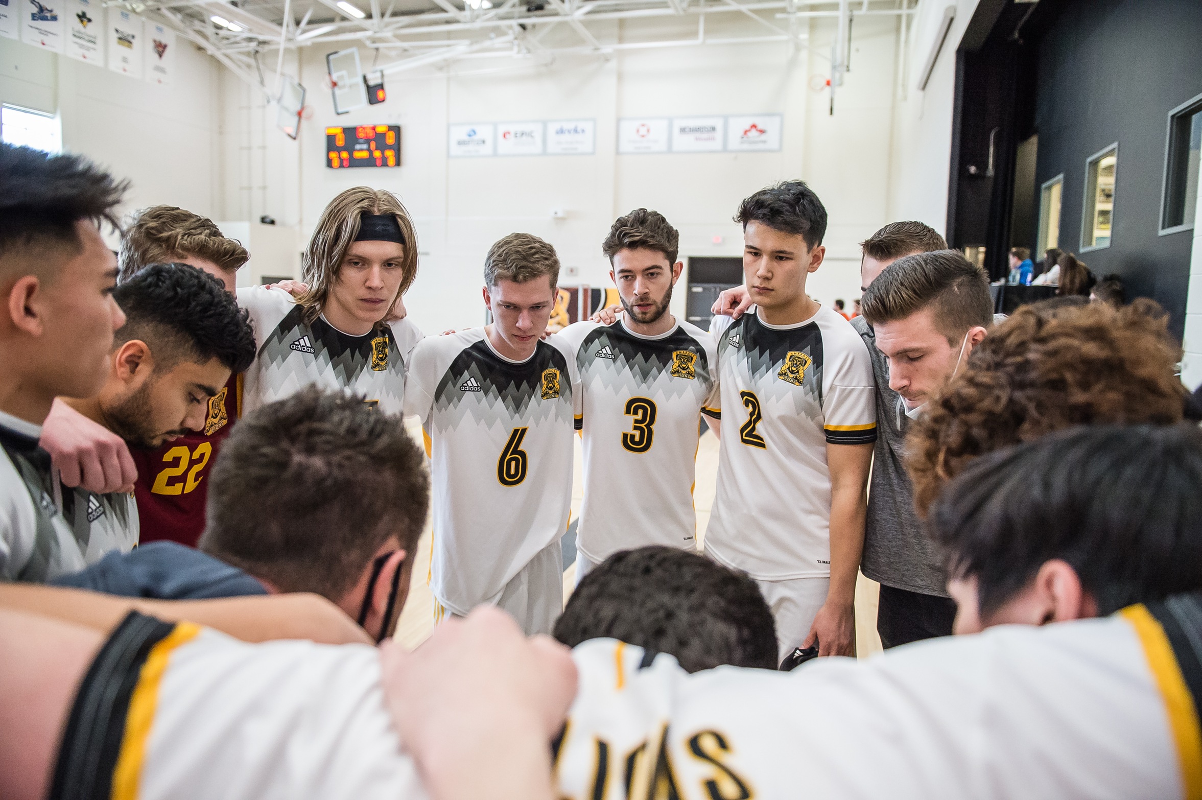 Late Scoring by Kodiaks to lead to a 4-3 victory over the Lions