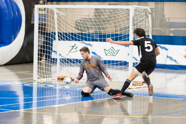 Kodiaks top Broncos to extend season
