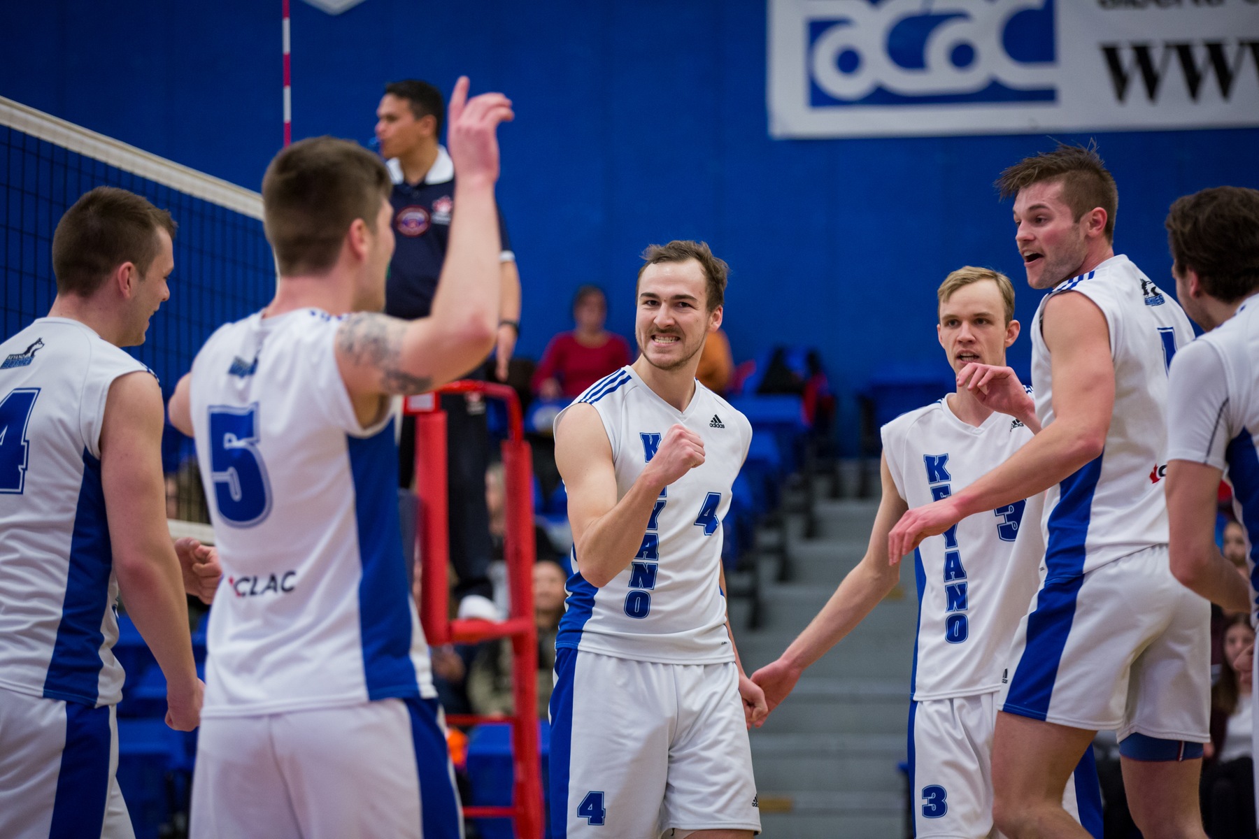 Huskies Defeat Clippers In Straight Sets